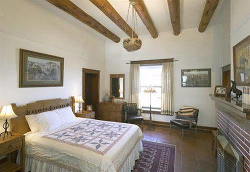 Casa Del Gavilan Historic Inn Cimarron Buitenkant foto